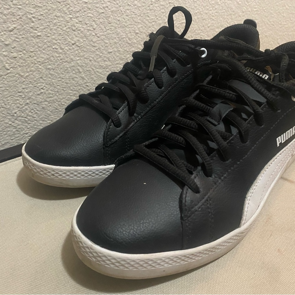 PUMA Women's Smash WNS V2 Leather Sneaker 8.5